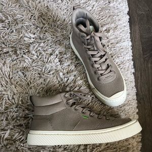 Cariuma IBI High top Sneakers! LIKE NEW.